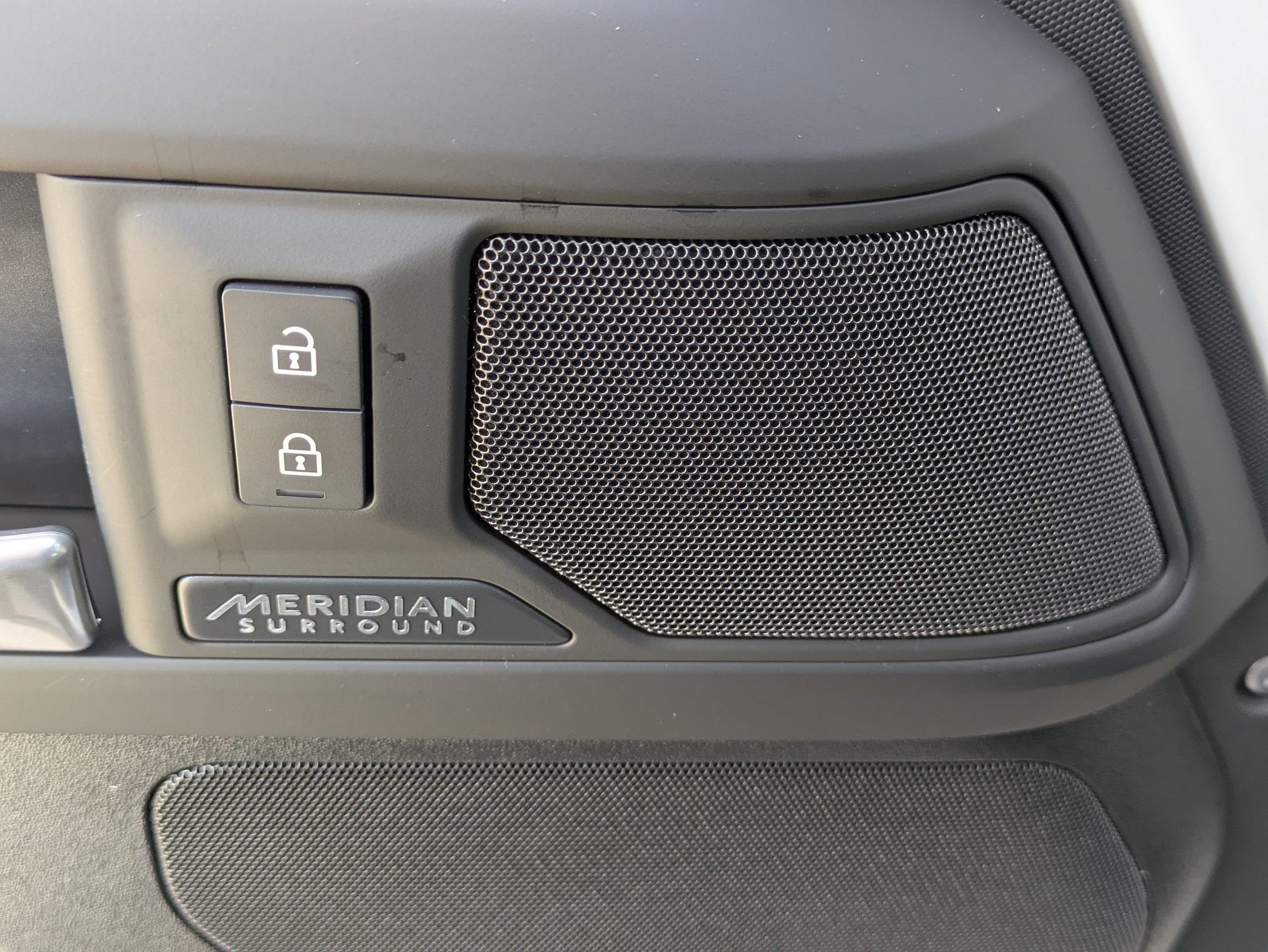 New 2026 Land Rover Defender 110 X-Dynamic SE image 23