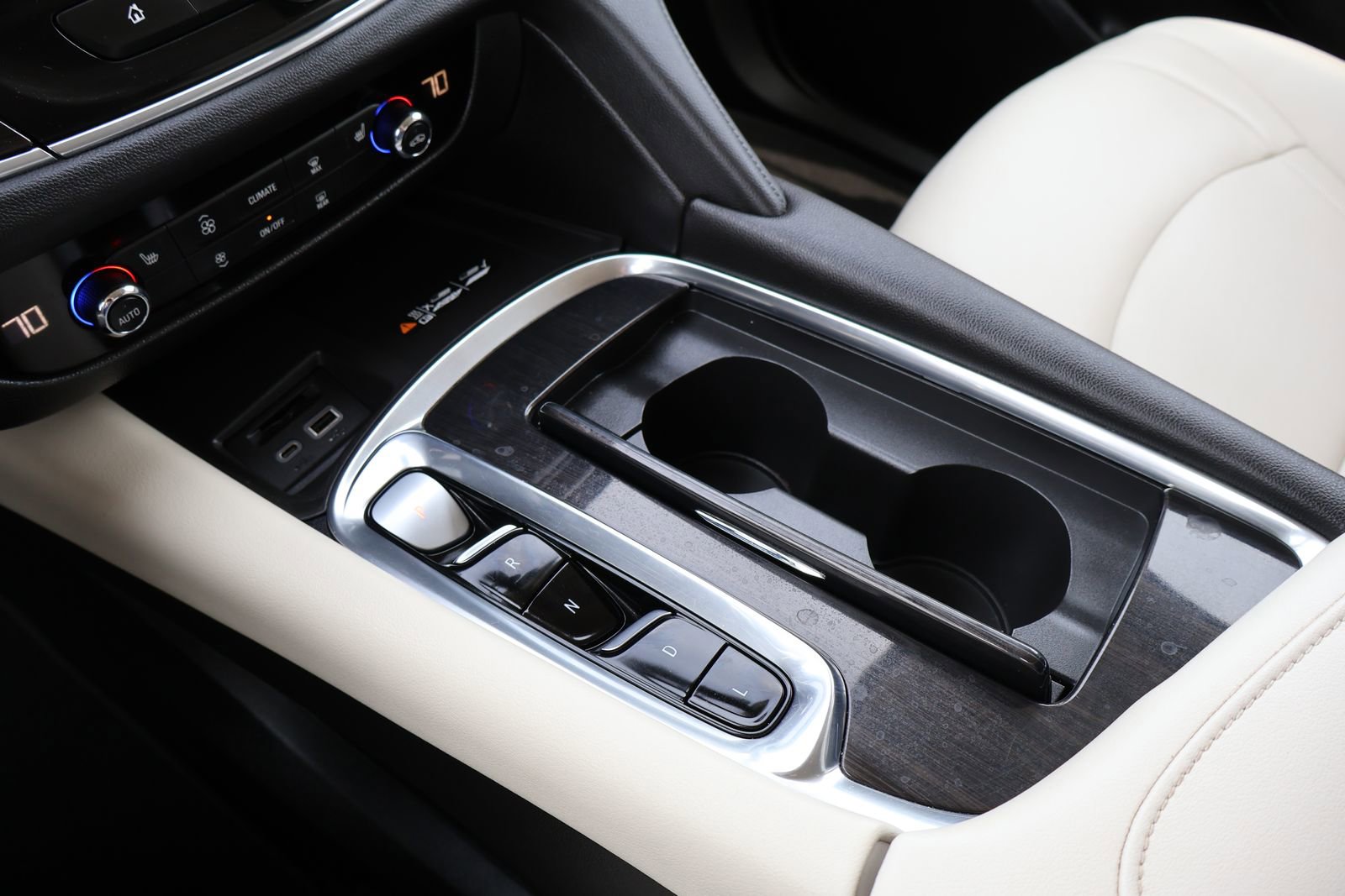 Used 2023 Buick Enclave Essence w/ Sport Touring Edition FWD image 24