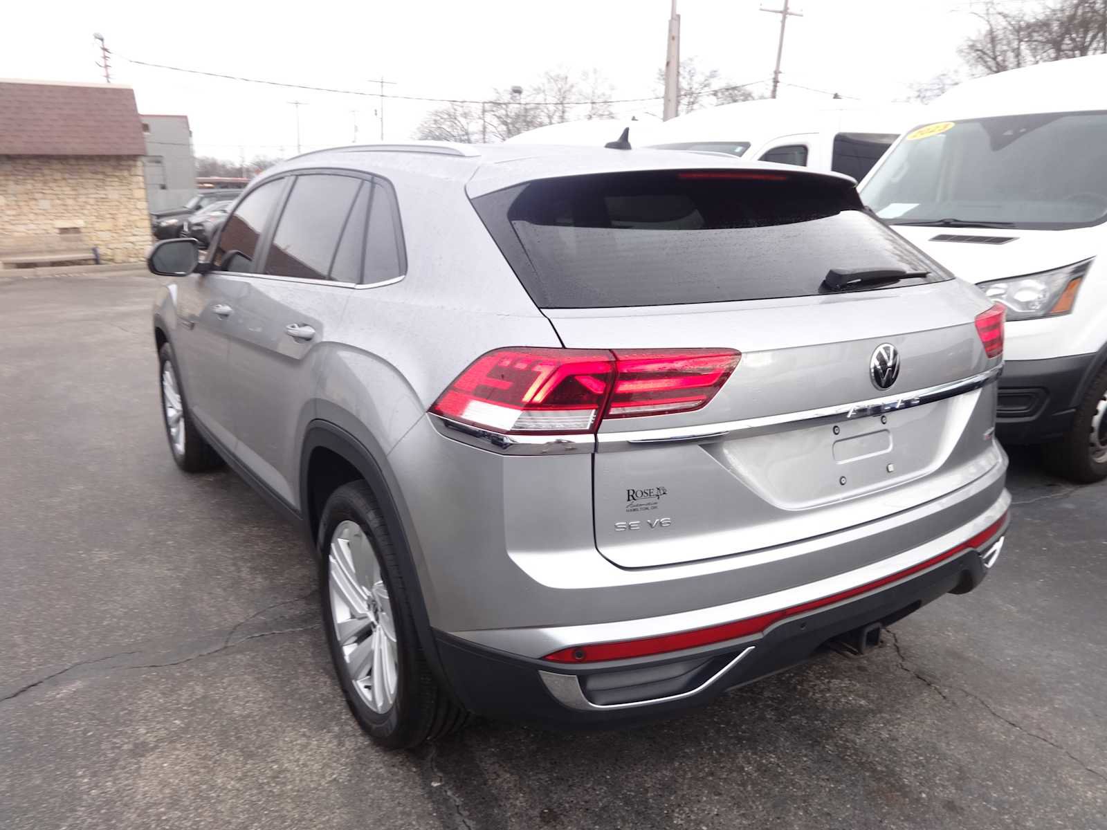 Used 2020 Volkswagen Atlas Cross Sport SE w/ Towing Package image 5