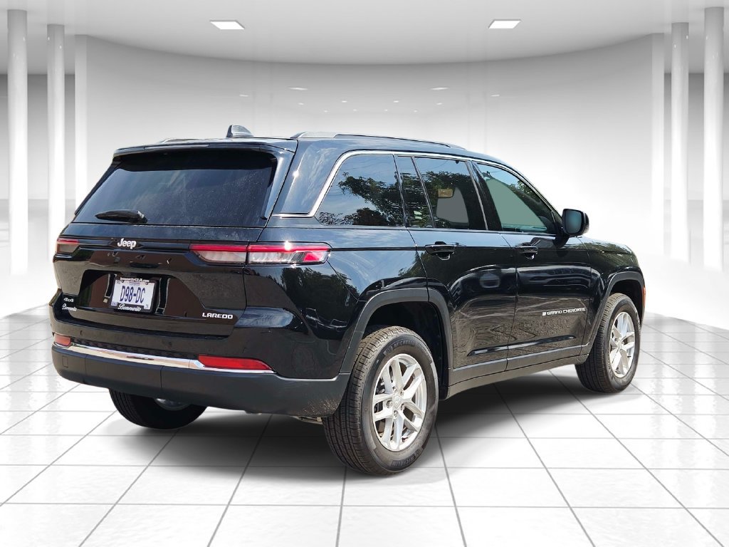 New 2025 Jeep Grand Cherokee Laredo X w/ Luxury Tech Group I AWD/4WD image 3