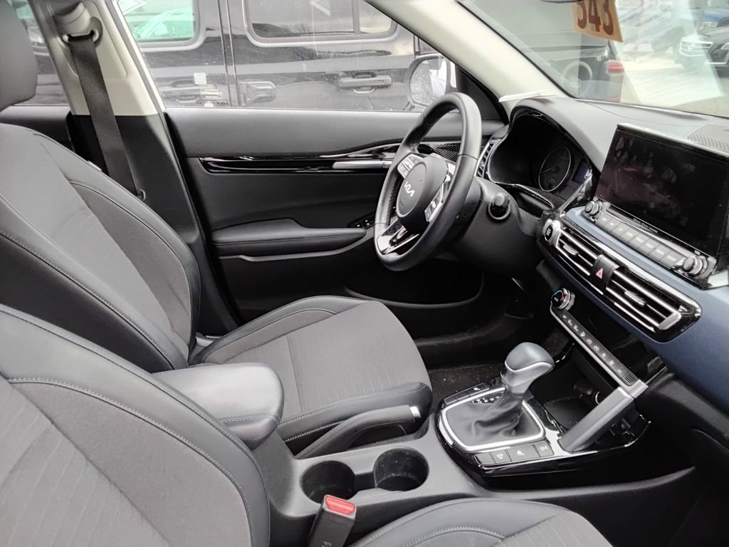 Used 2023 Kia Seltos S w/ Navigation Package image 9