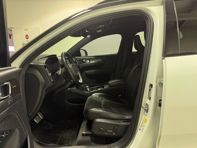 Used 2021 Volvo XC40 T5 R-Design w/ Protection Package AWD/4WD image 13