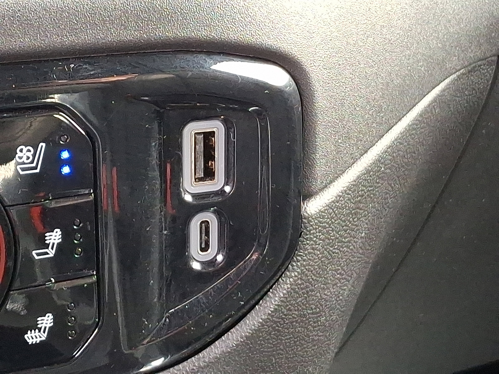 Certified 2024 Chevrolet Silverado 2500 LTZ w/ LTZ Convenience Package image 26