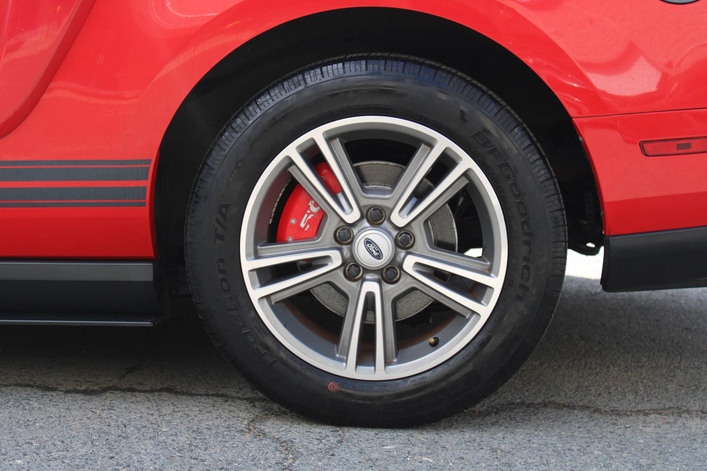 Used 2010 Ford Mustang Convertible image 35