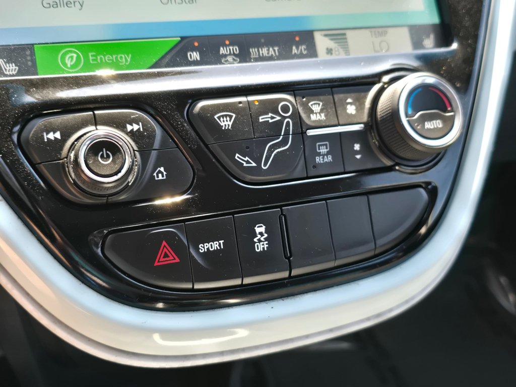 Used 2020 Chevrolet Bolt Premier w/ Infotainment Package FWD image 15