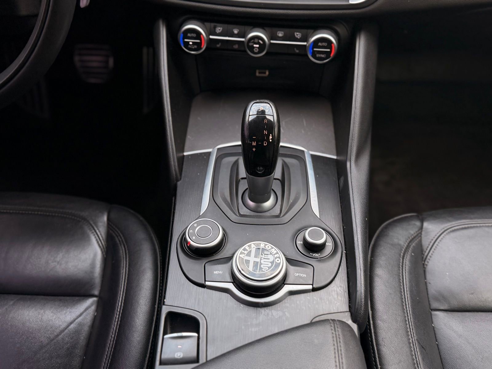 Used 2017 Alfa Romeo Giulia w/ Sport Appearance Package RWD image 25