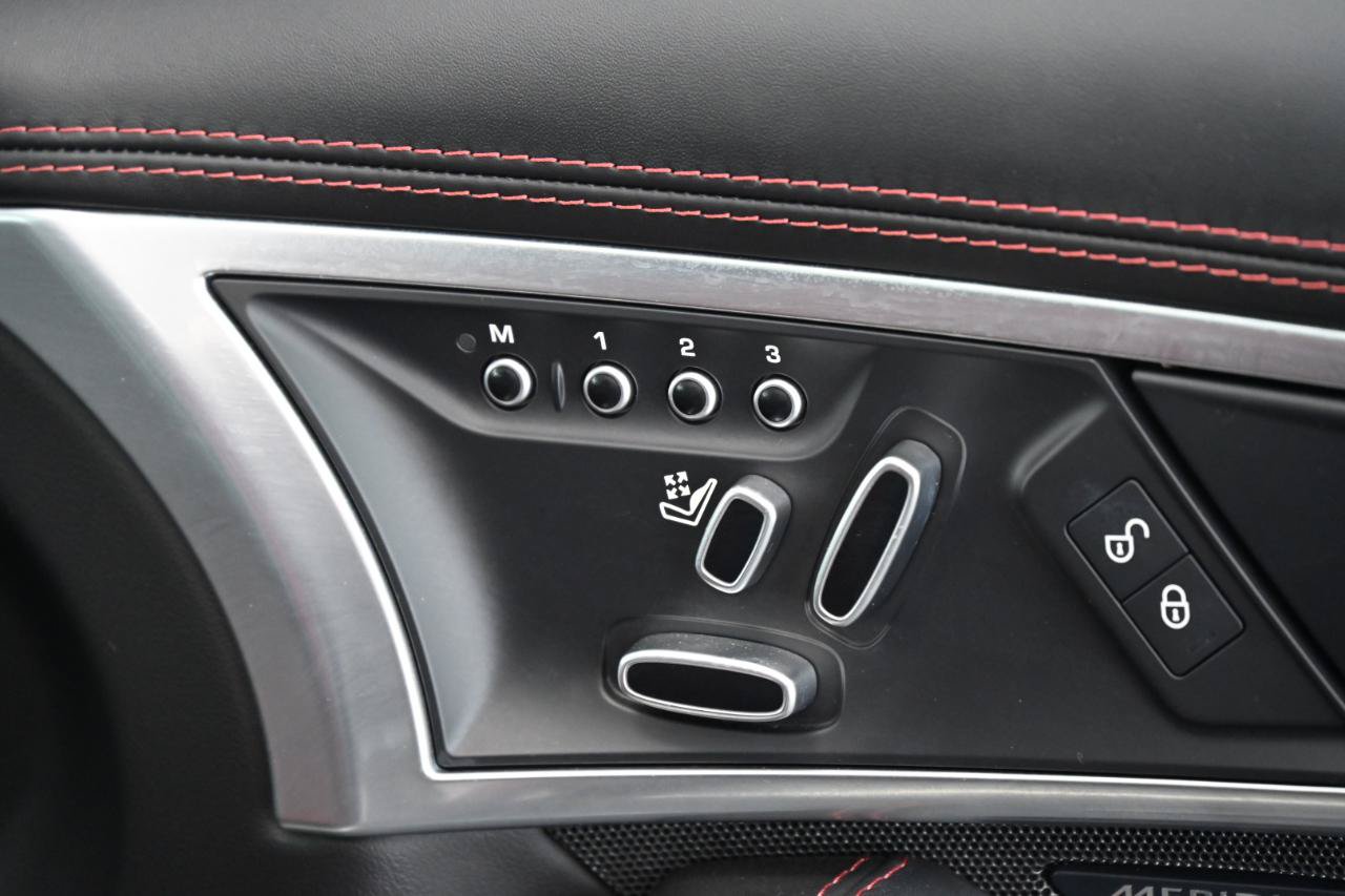 Used 2019 Jaguar F-TYPE R AWD/4WD image 22