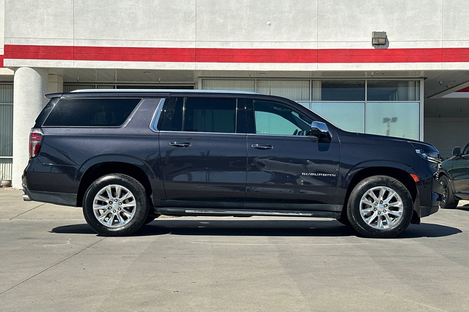 Used 2023 Chevrolet Suburban Premier image 7