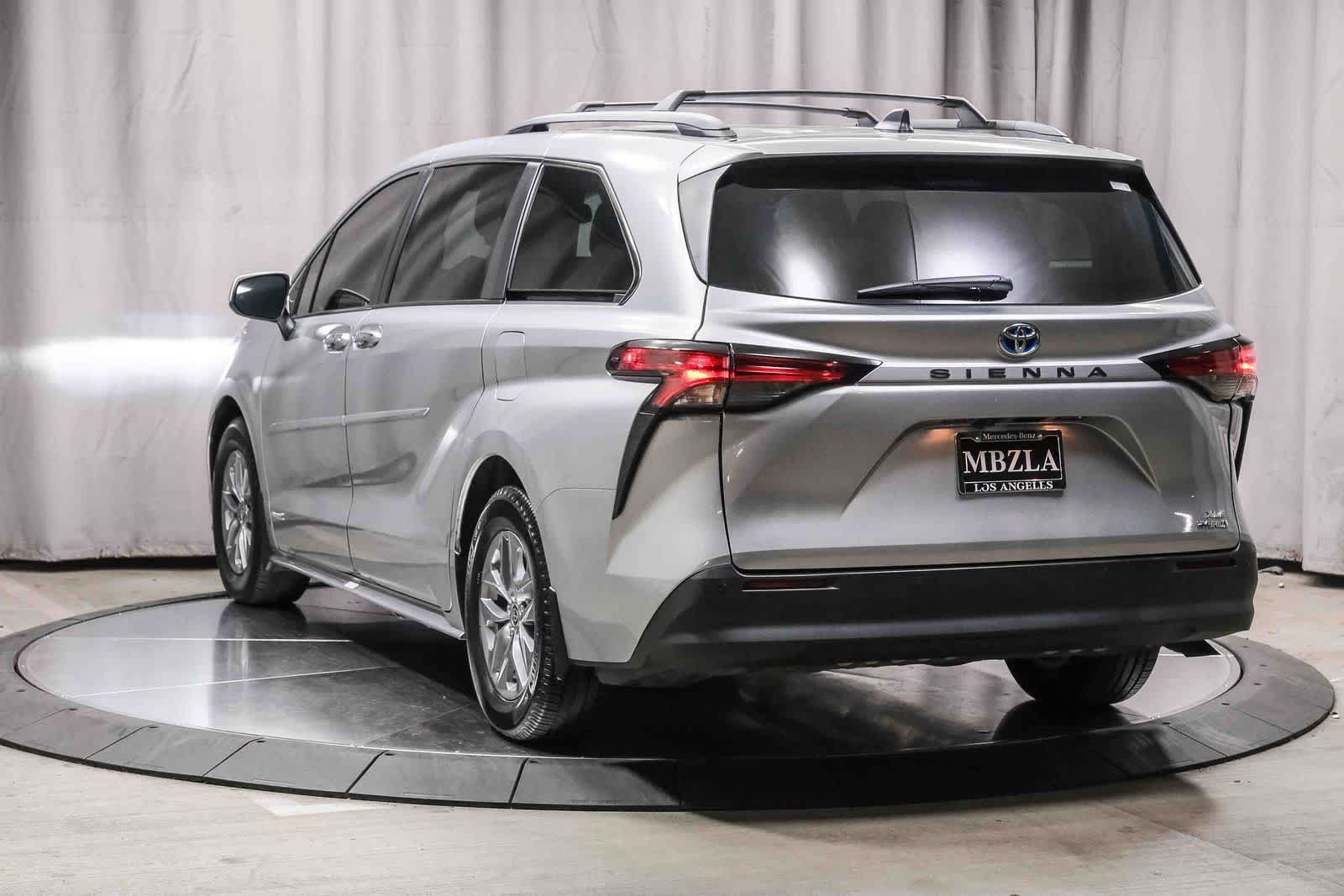 Used 2021 Toyota Sienna XLE FWD video 2