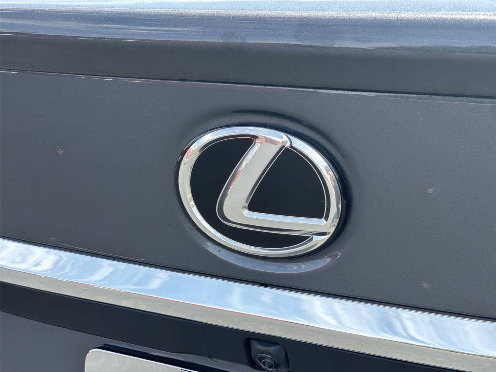 Used 2025 Lexus ES 300h w/ Luxury Package FWD image 8
