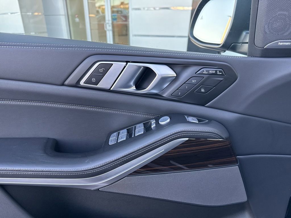 Used 2025 BMW X7 xDrive40i image 11
