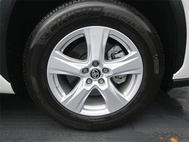 Used 2022 Toyota Highlander LE image 19