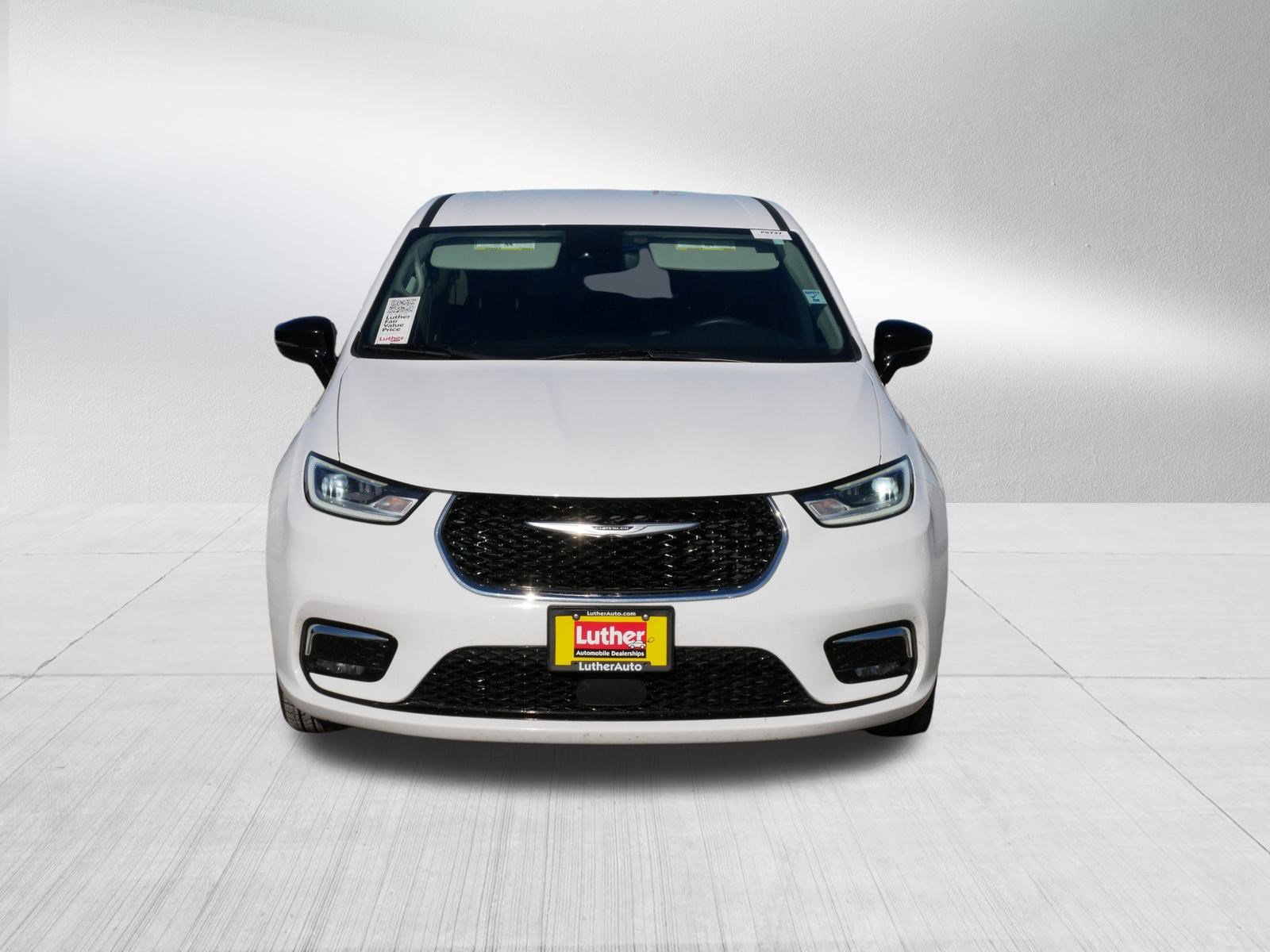 Used 2024 Chrysler Pacifica Touring-L FWD video 2