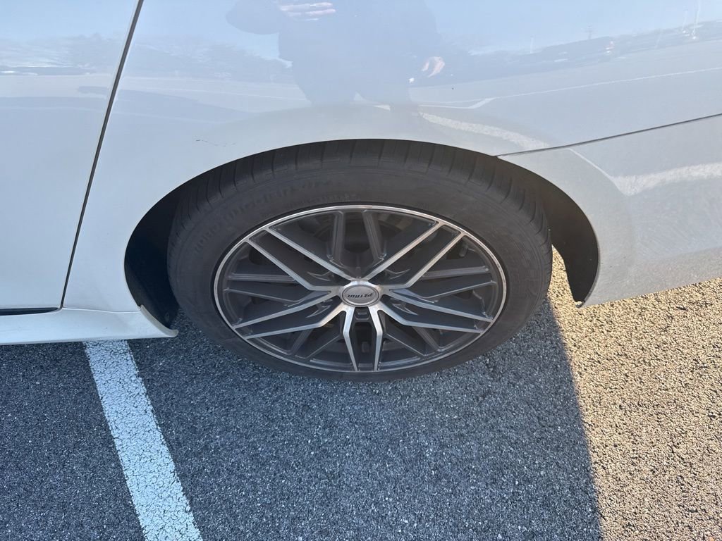 Used 2018 BMW 740i xDrive image 12