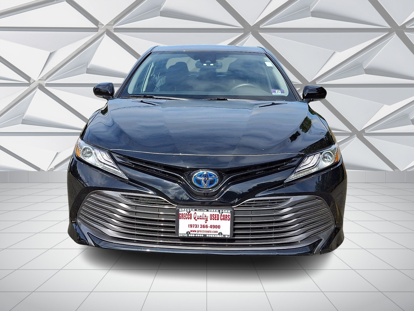 Used 2020 Toyota Camry XLE FWD image 3