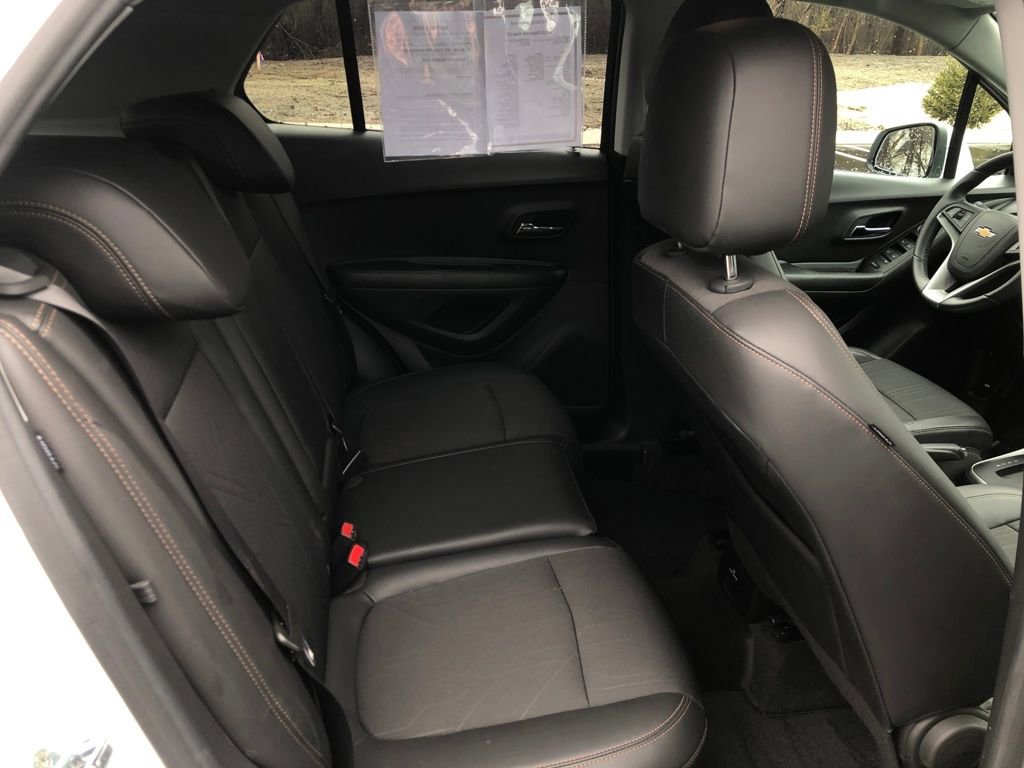 Used 2022 Chevrolet Trax LT w/ LT Convenience Package image 14