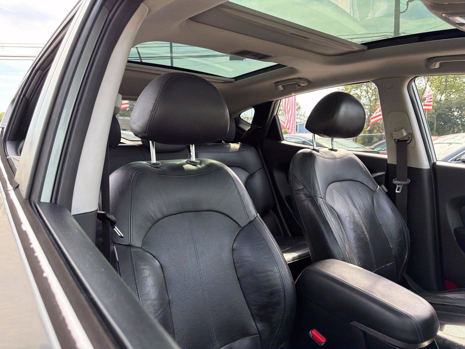 Used 2010 Hyundai Tucson Limited w/ Premium Pkg 4 FWD image 12