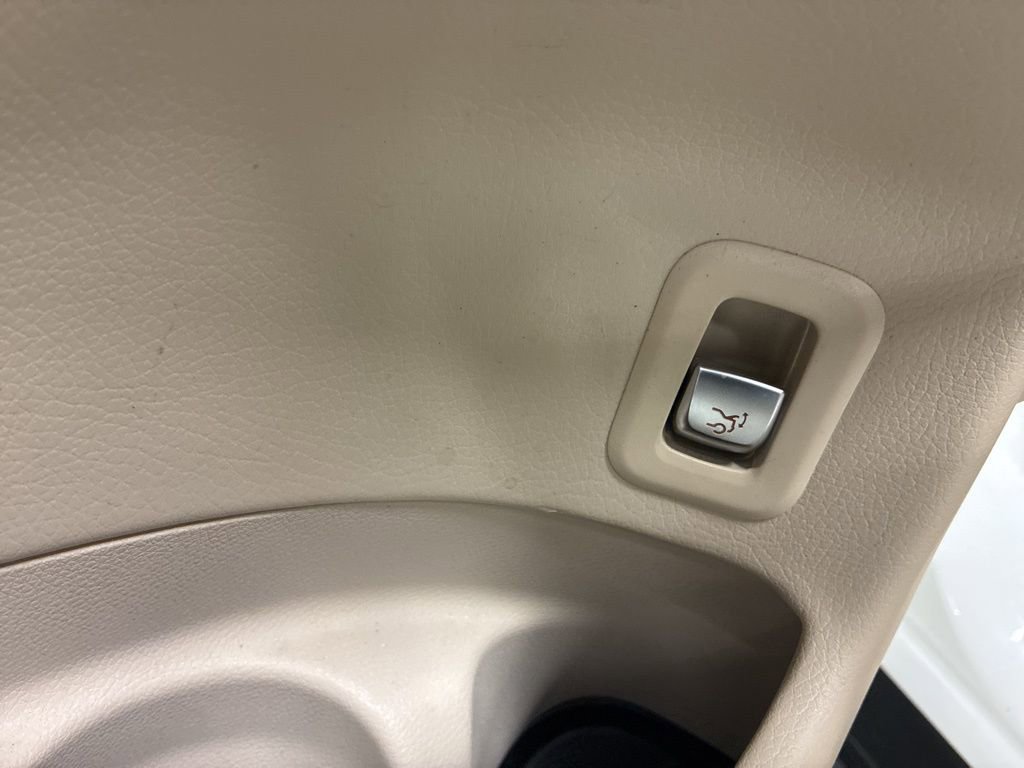 Used 2019 Mercedes-Benz GLC 300 4MATIC image 25