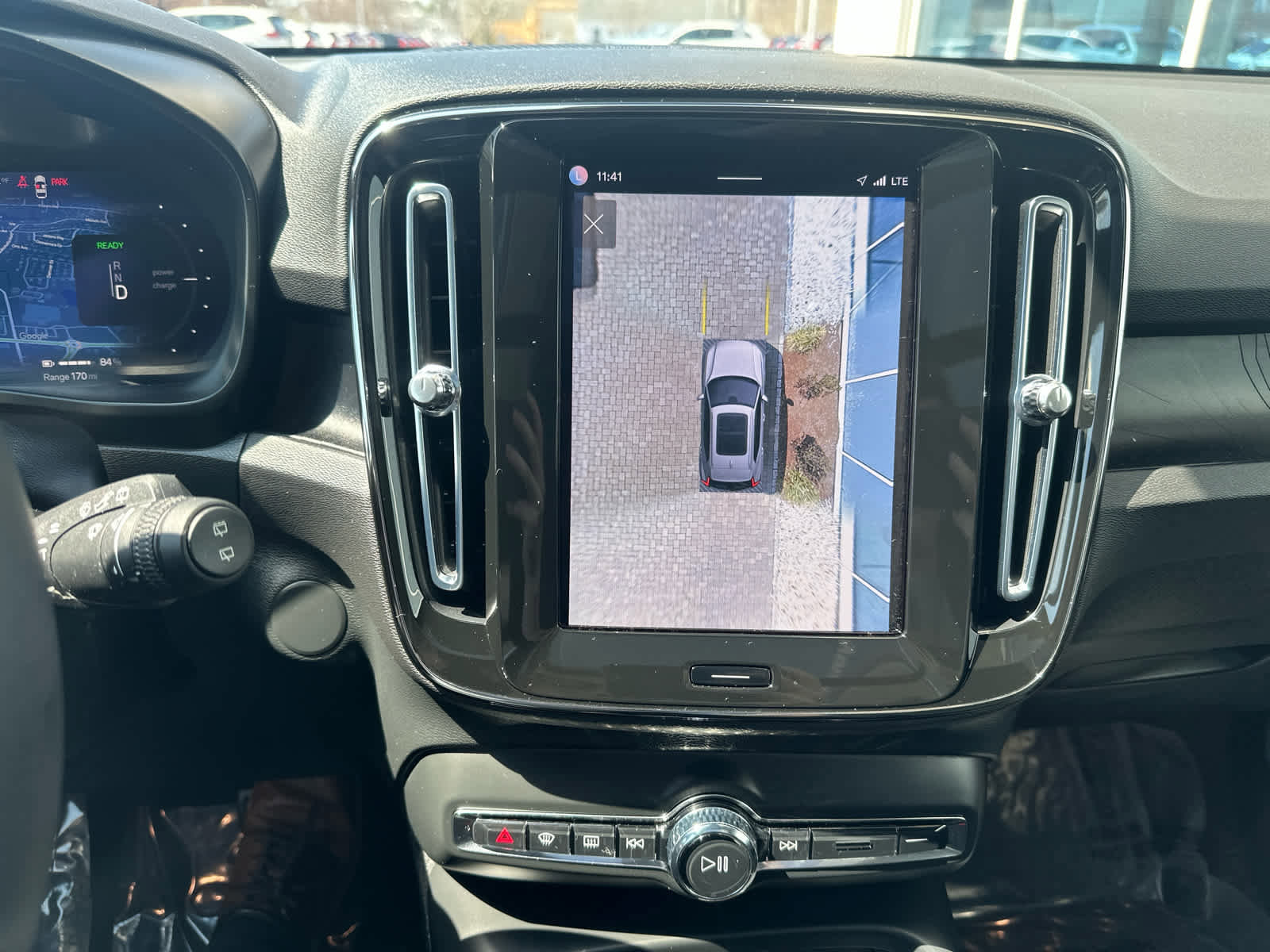 Used 2023 Volvo XC40 Recharge Ultimate w/ Protection Package Premier image 17