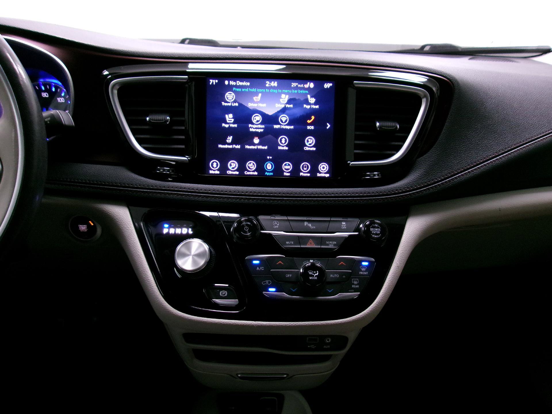 Used 2020 Chrysler Pacifica Limited image 13