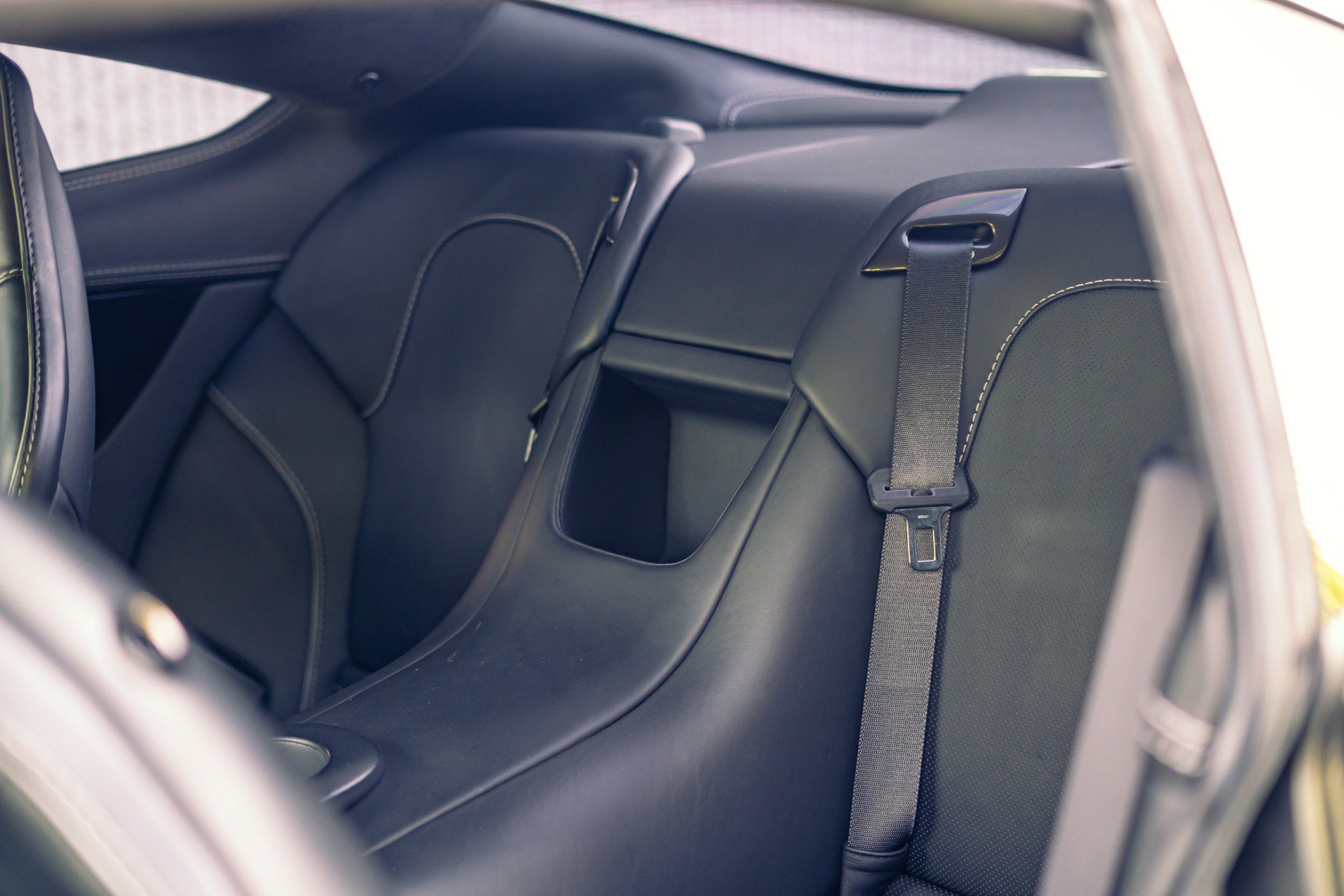 Used 2014 Aston Martin Vanquish Coupe RWD image 38