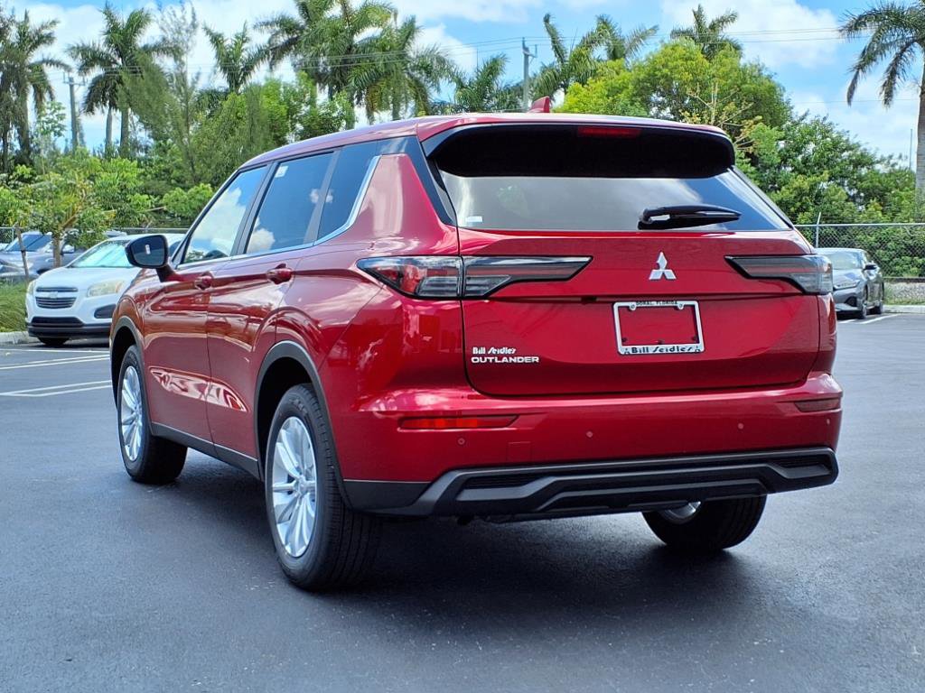 New 2025 Mitsubishi Outlander ES image 3