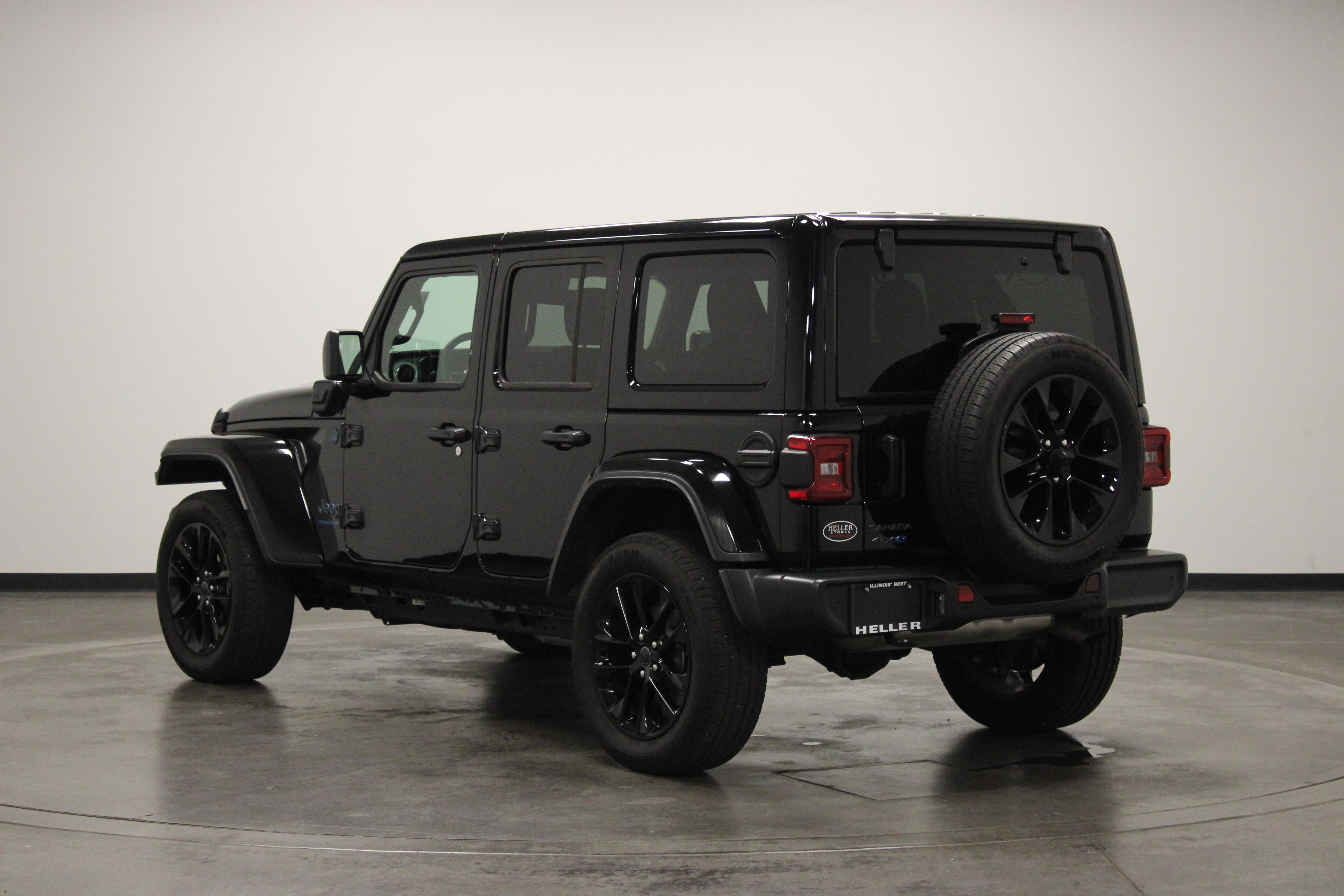 Used 2025 Jeep Wrangler Unlimited Sahara w/ Safety Group AWD/4WD image 6