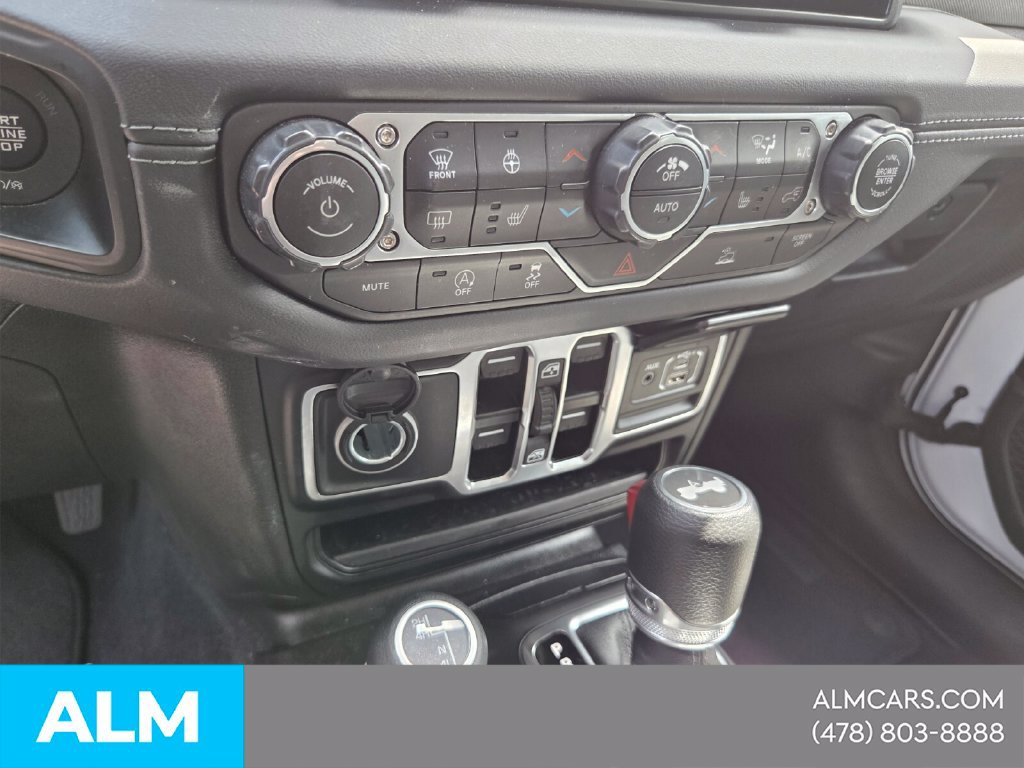 Used 2025 Jeep Wrangler Unlimited Sahara AWD/4WD image 19