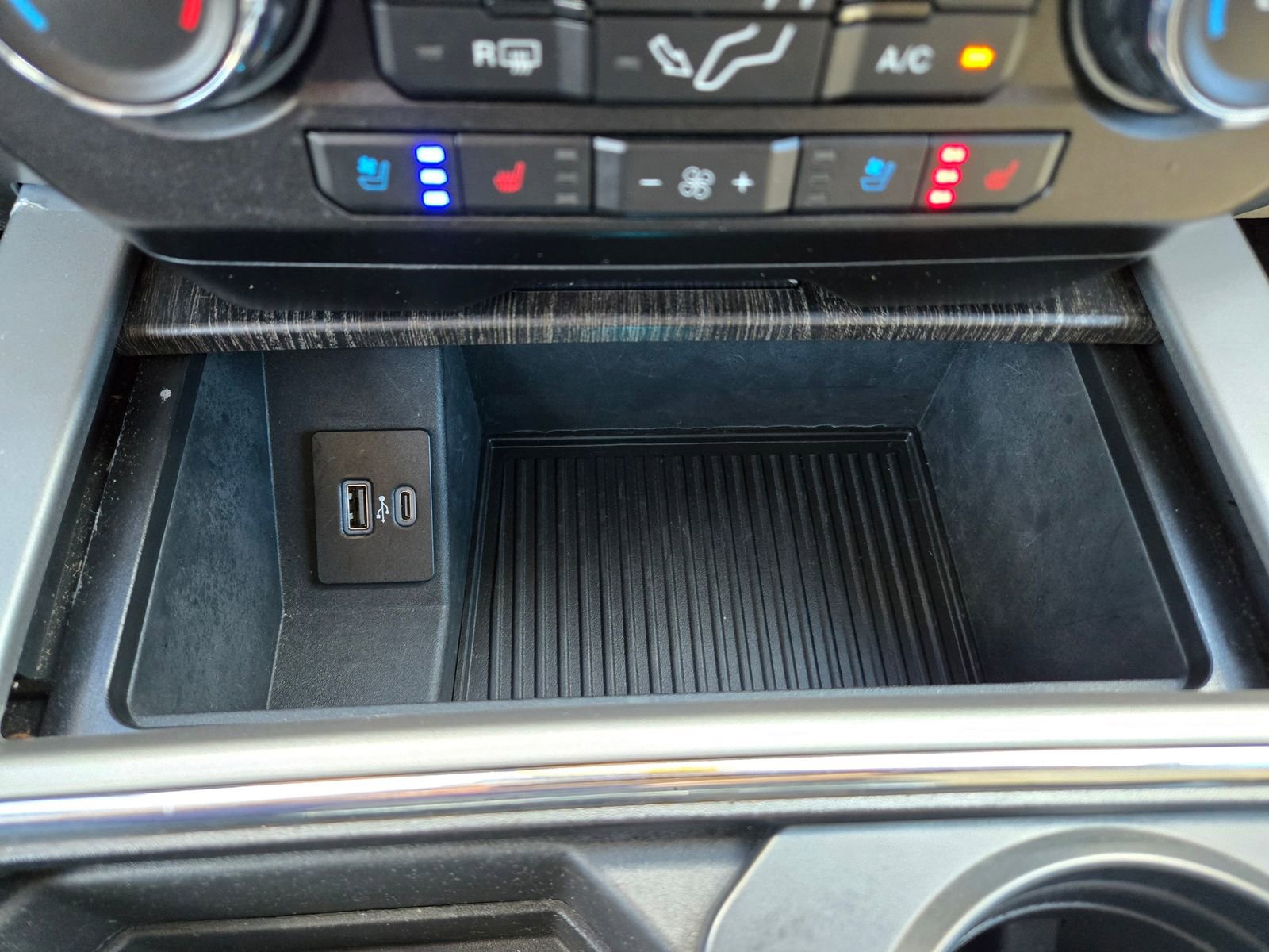 Used 2021 Ford F250 Lariat w/ Chrome Package image 32