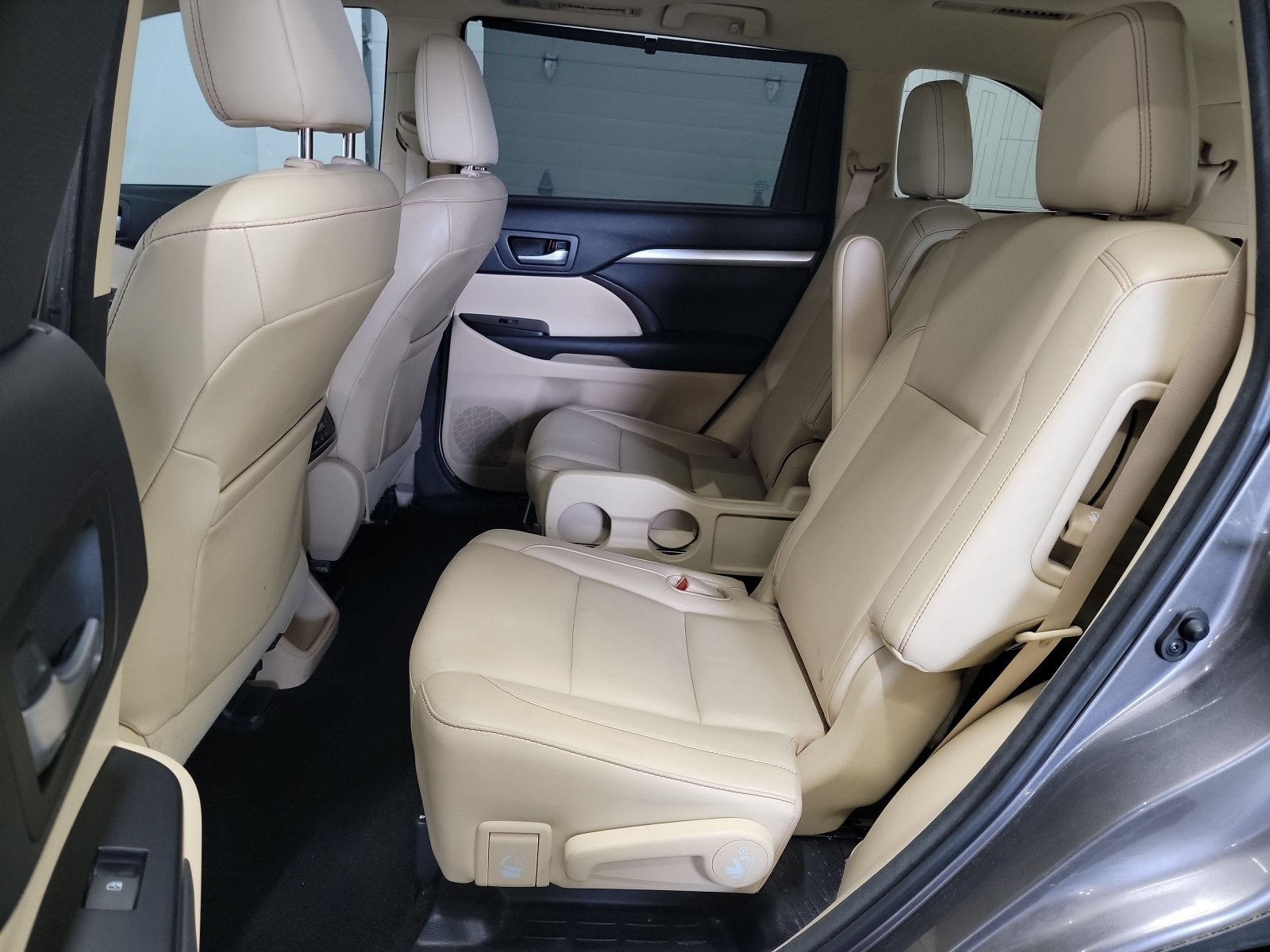 Used 2015 Toyota Highlander XLE FWD image 28