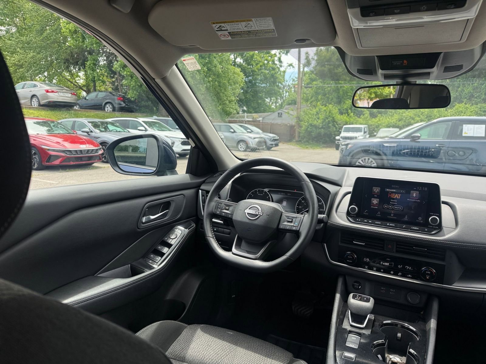 Used 2025 Nissan Rogue SV FWD image 35