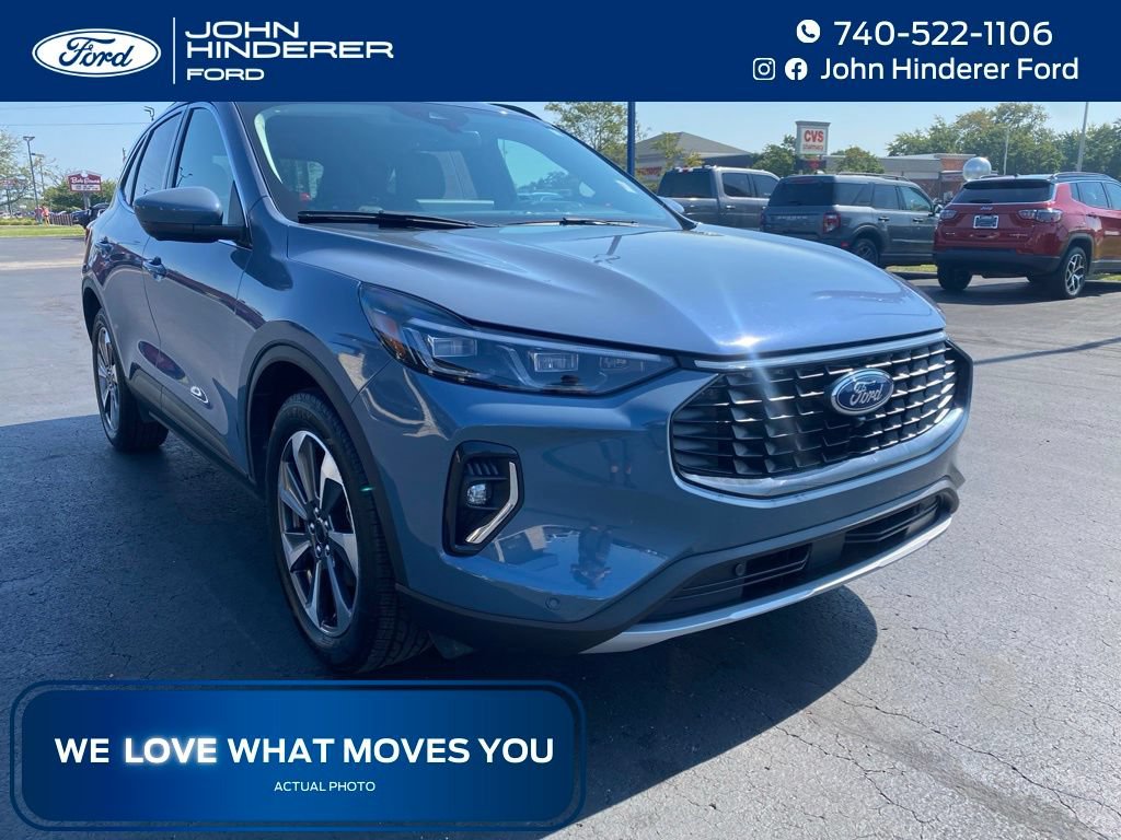 Used 2023 Ford Escape Platinum AWD/4WD image 1