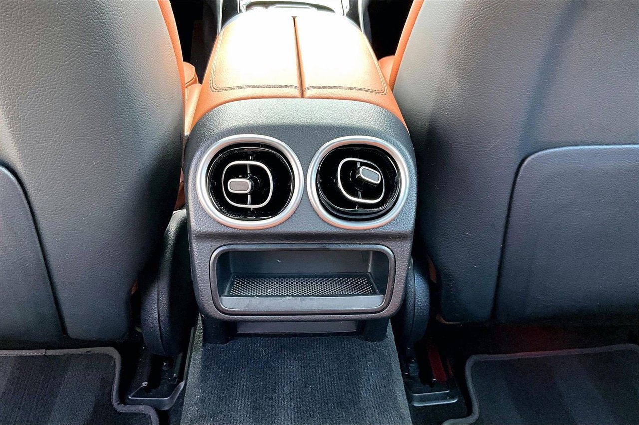 Used 2022 Mercedes-Benz C 300 Sedan image 16