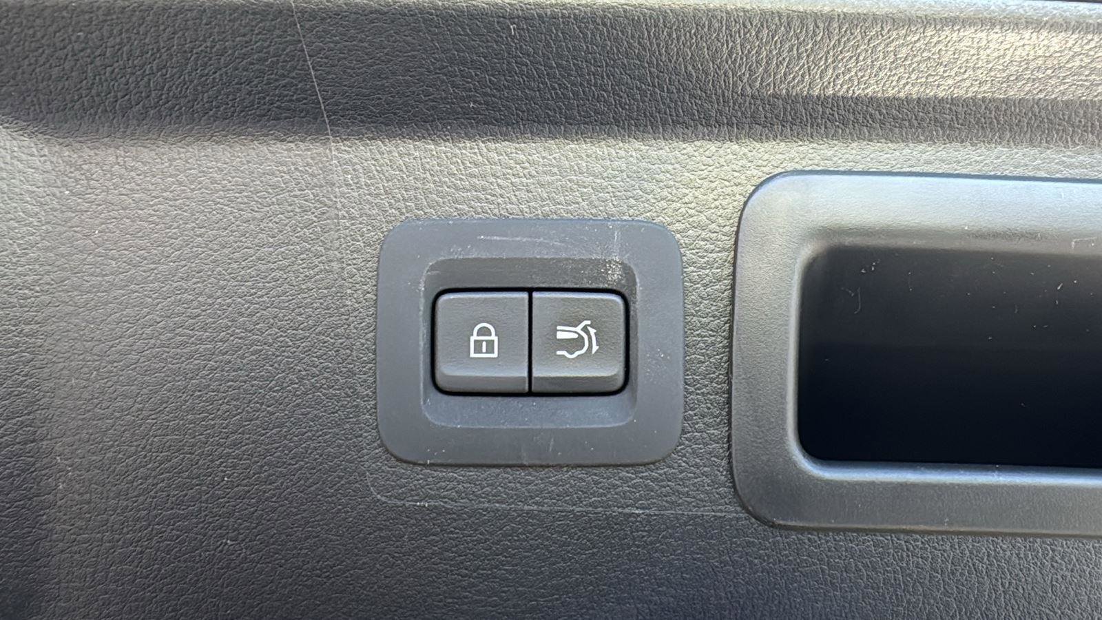 Certified 2025 MAZDA CX-50 2.5 Hybrid w/ Weather Package image 2