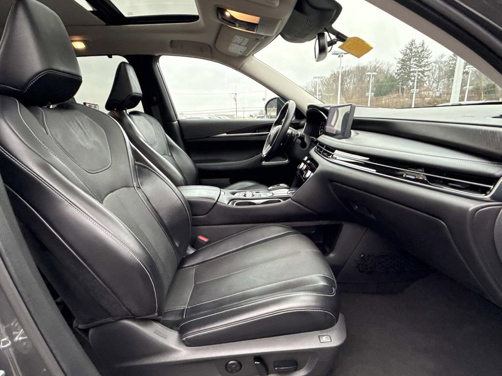 Used 2022 INFINITI QX60 Sensory w/ Cargo Package image 19