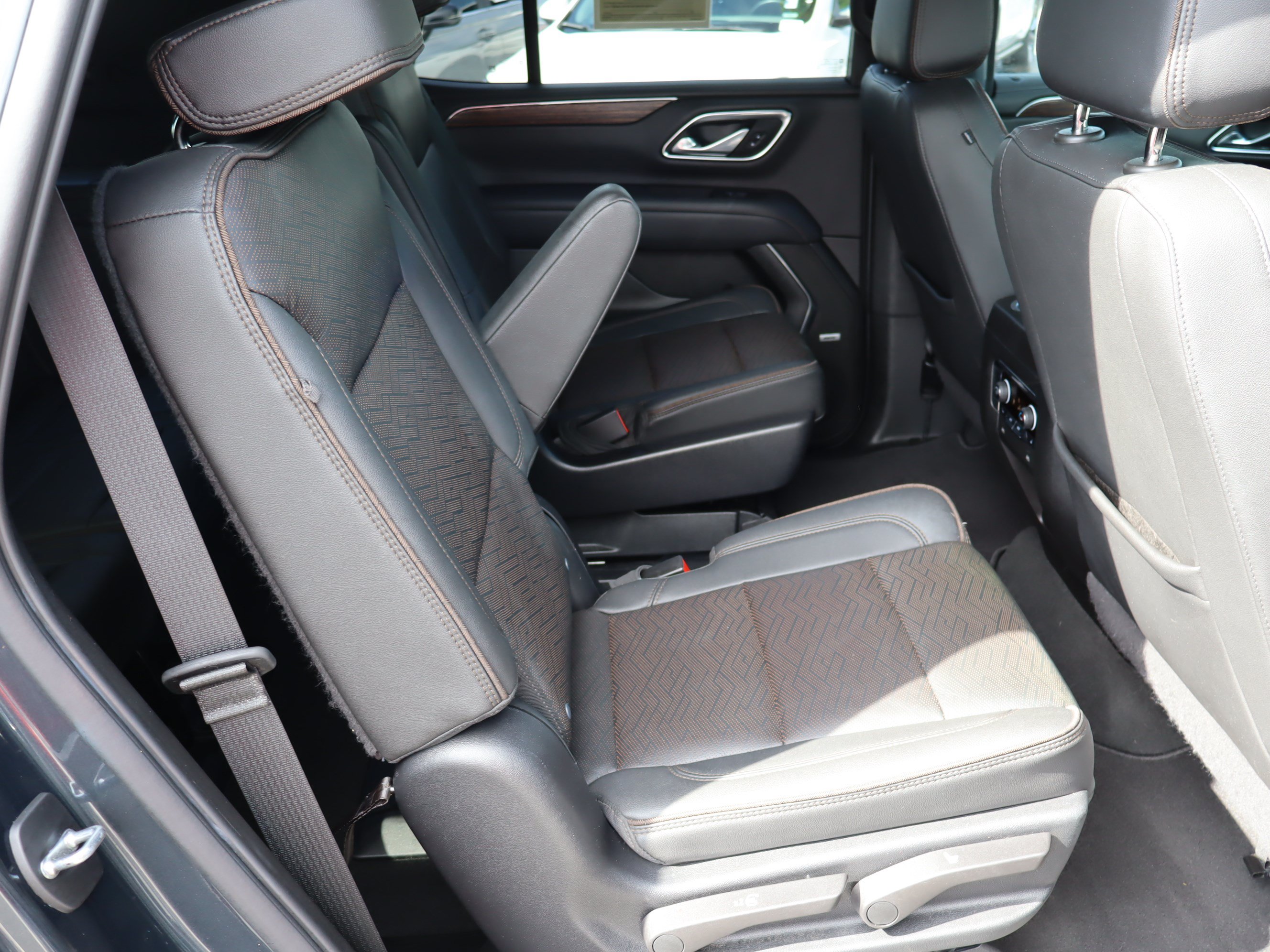 Used 2022 Chevrolet Tahoe High Country AWD/4WD image 38