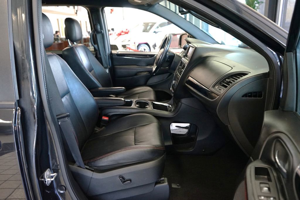 Used 2018 Dodge Grand Caravan GT image 39