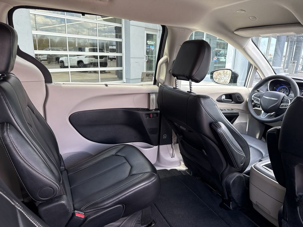 Used 2024 Chrysler Pacifica Touring-L FWD image 49