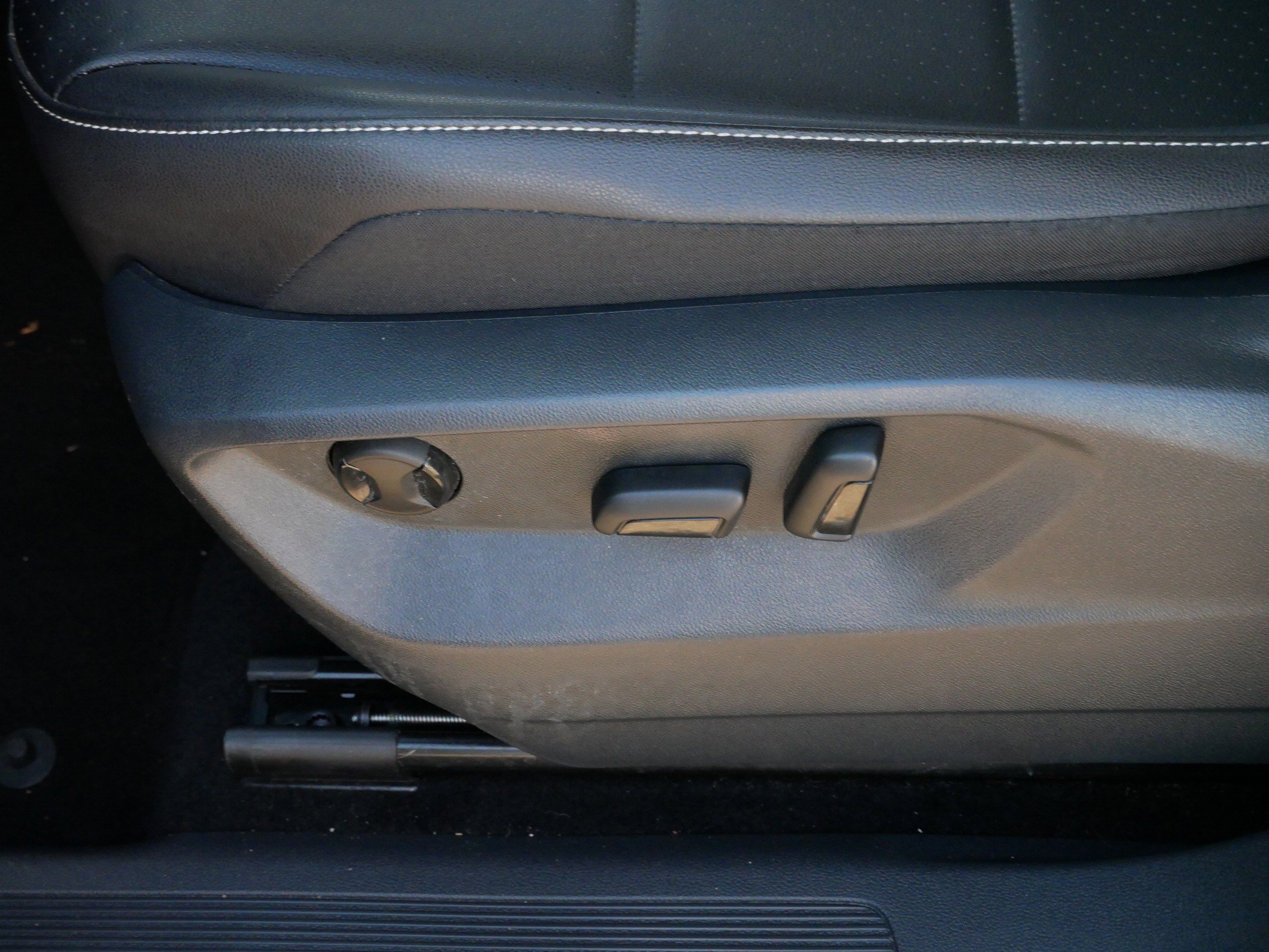 Used 2021 Volkswagen Tiguan SE image 20