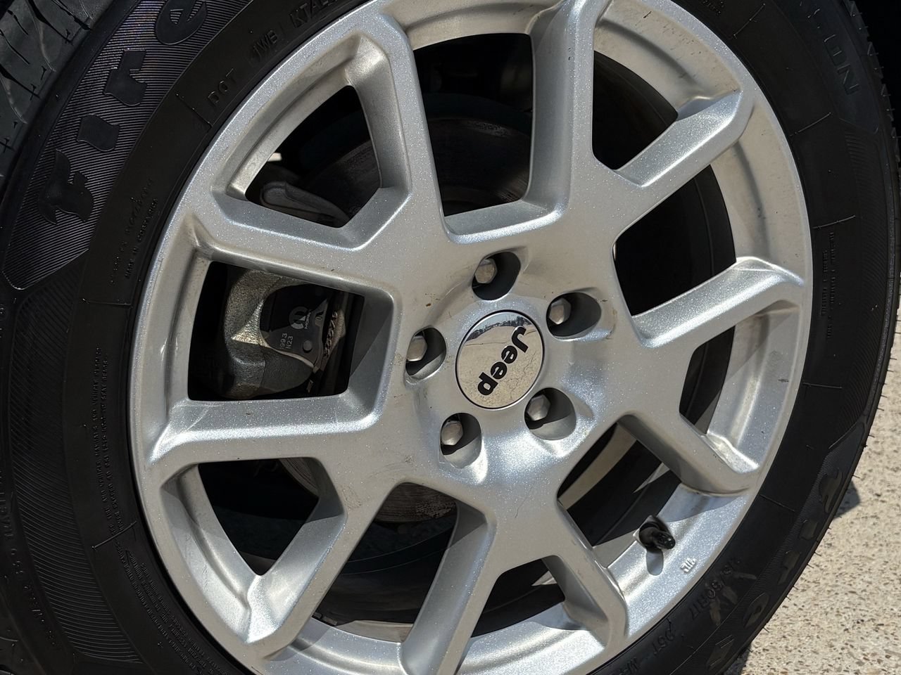 Used 2023 Jeep Renegade Latitude AWD/4WD image 11