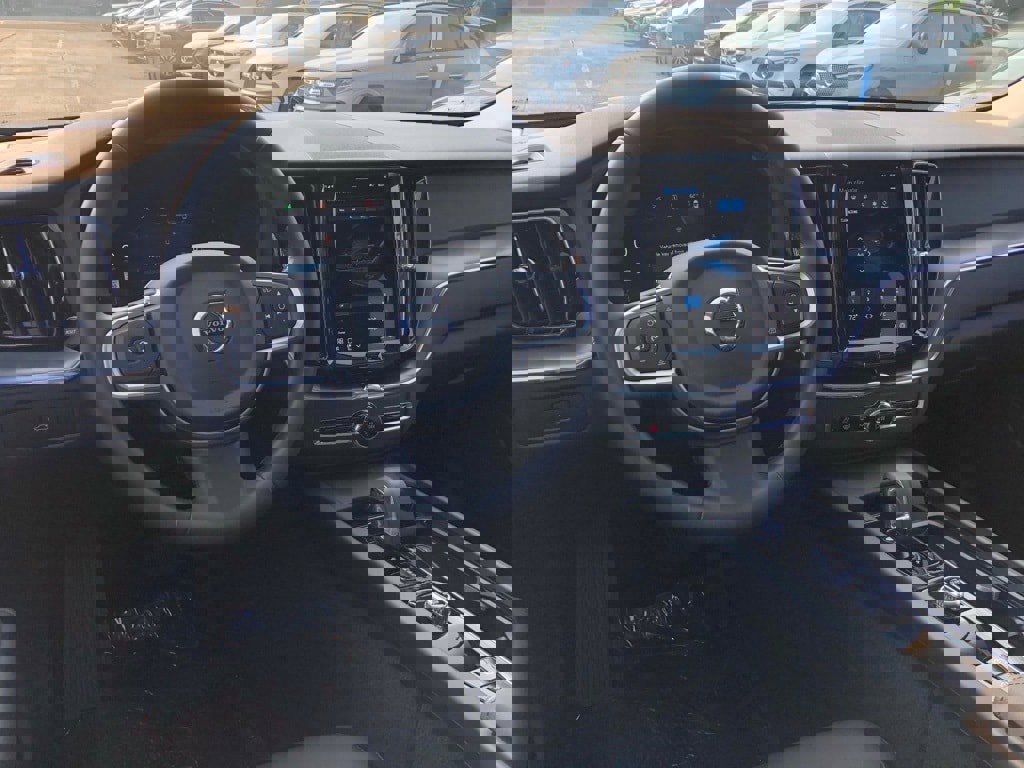 New 2025 Volvo XC60 B5 Core w/ Protection Package Premier image 15