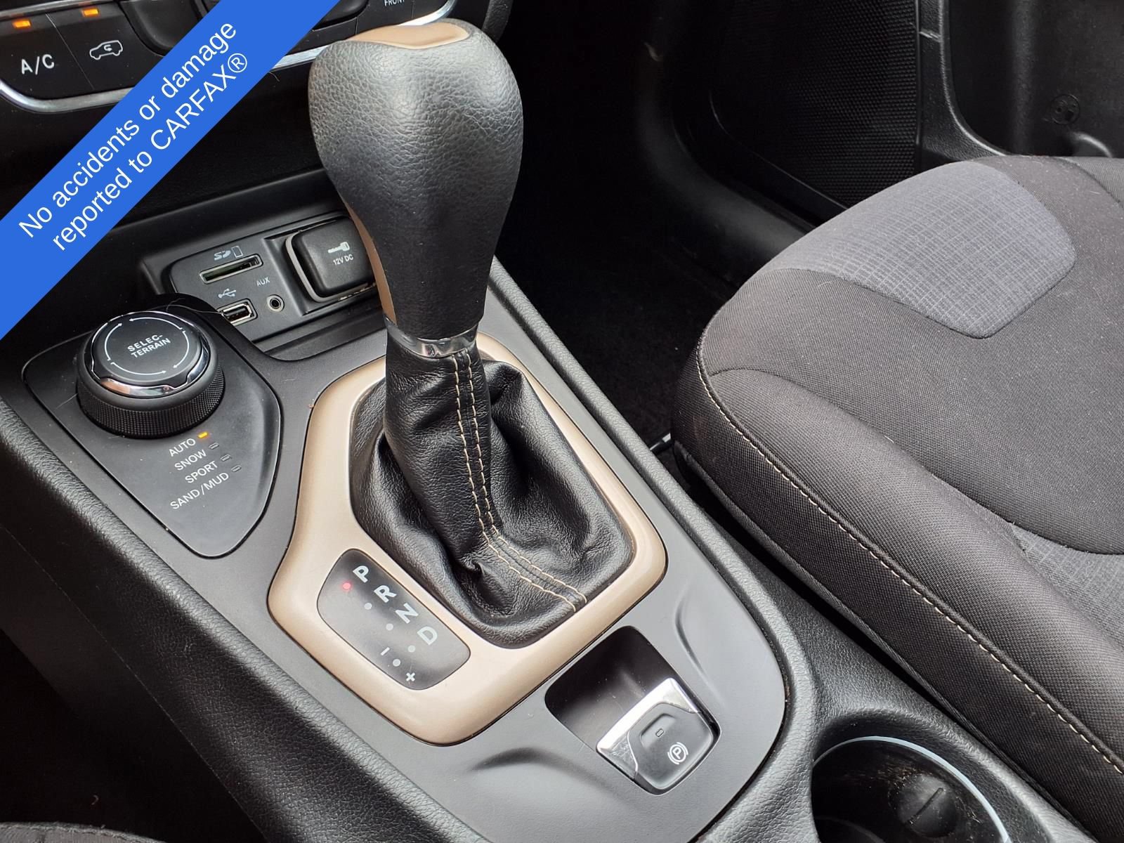 Used 2015 Jeep Cherokee Latitude w/ Cold Weather Group AWD/4WD image 27