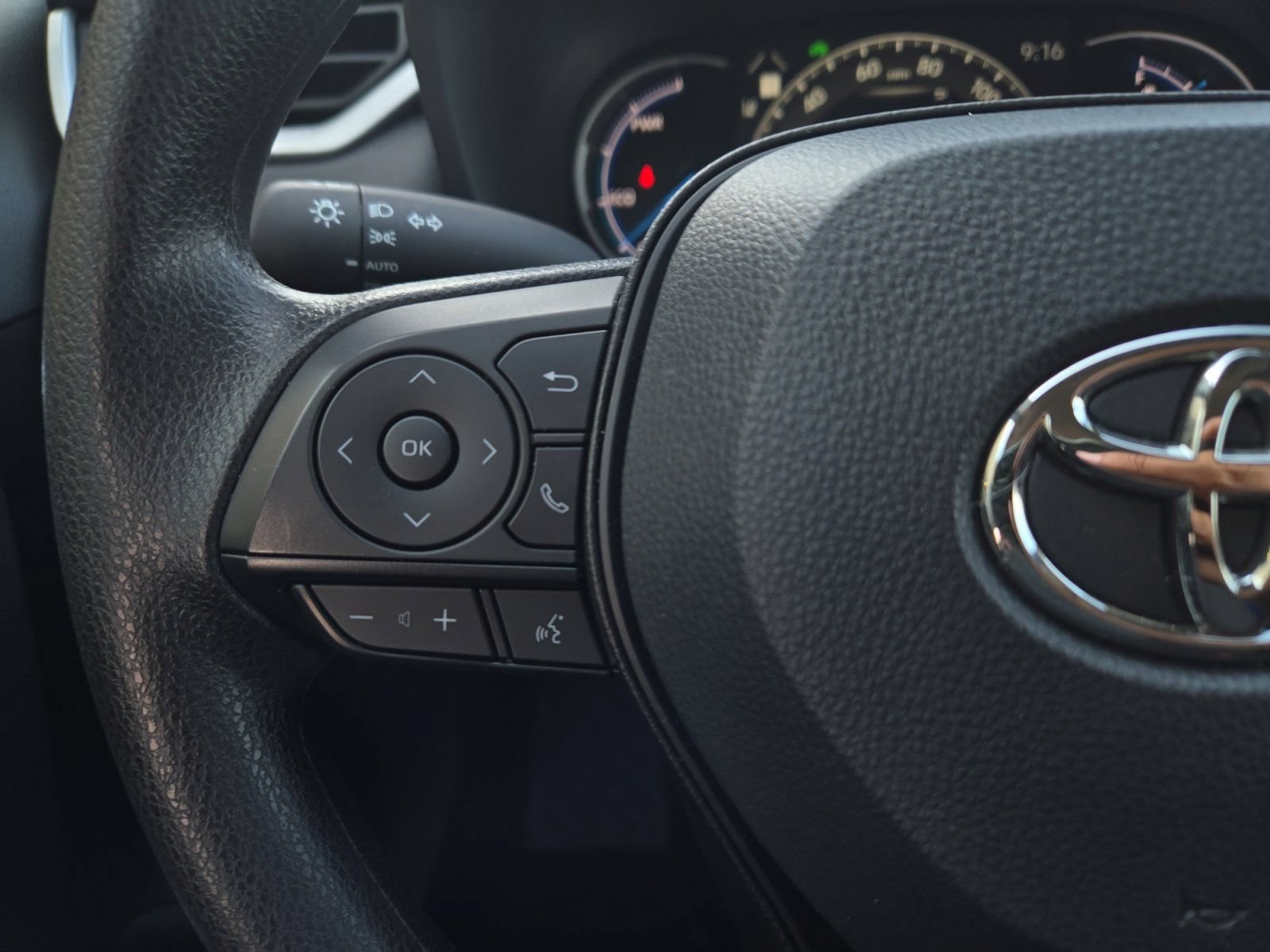 Used 2025 Toyota RAV4 XLE AWD/4WD image 15