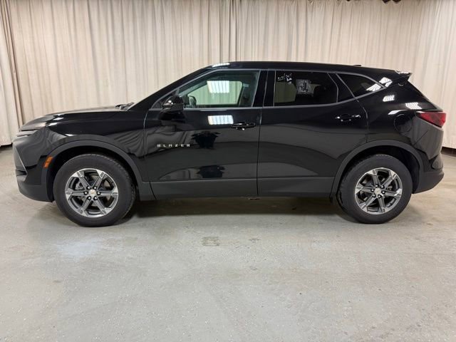 Used 2025 Chevrolet Blazer LT AWD/4WD image 9