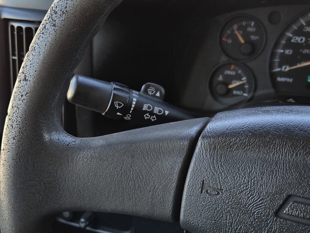 Used 2006 Chevrolet Express 3500 image 26