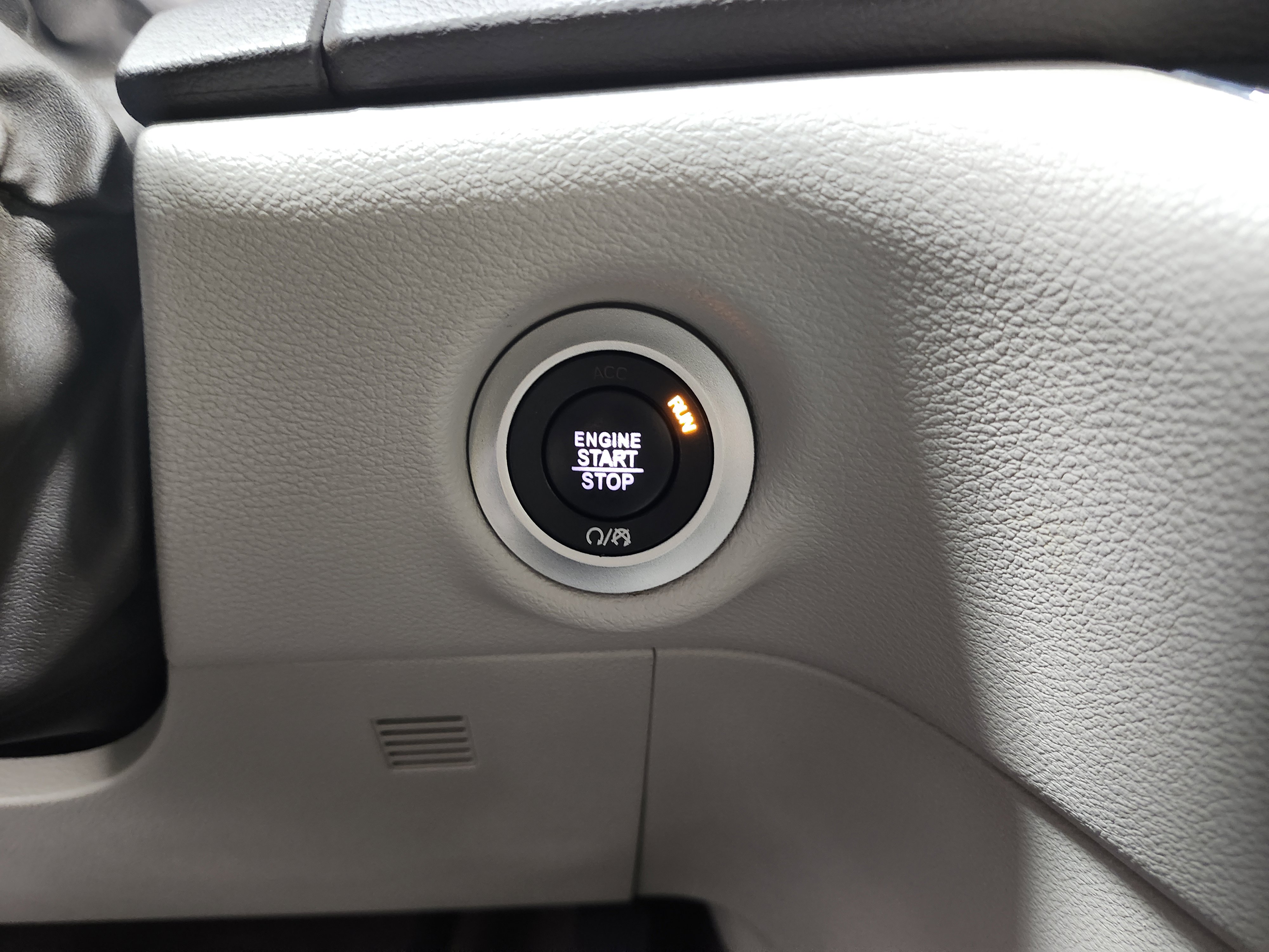 Used 2017 Chrysler Pacifica Touring-L w/ Tire & Wheel Group image 8