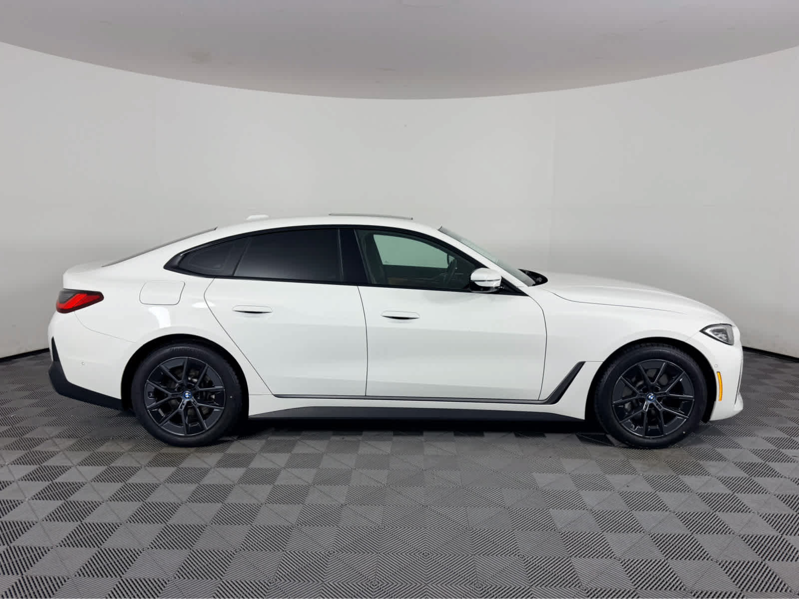 Used 2023 BMW i4 eDrive40 w/ Premium Package RWD image 2