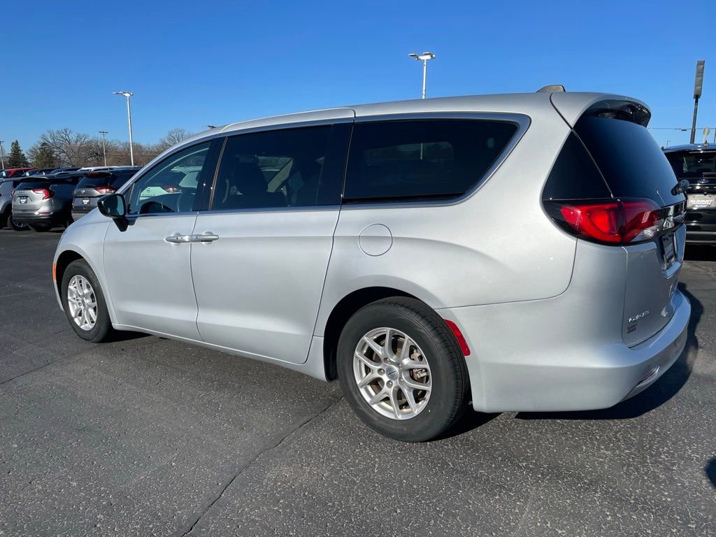 Used 2024 Chrysler Voyager LX image 5