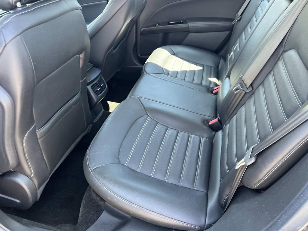 Used 2016 Ford Fusion SE w/ Equipment Group 202A FWD image 10