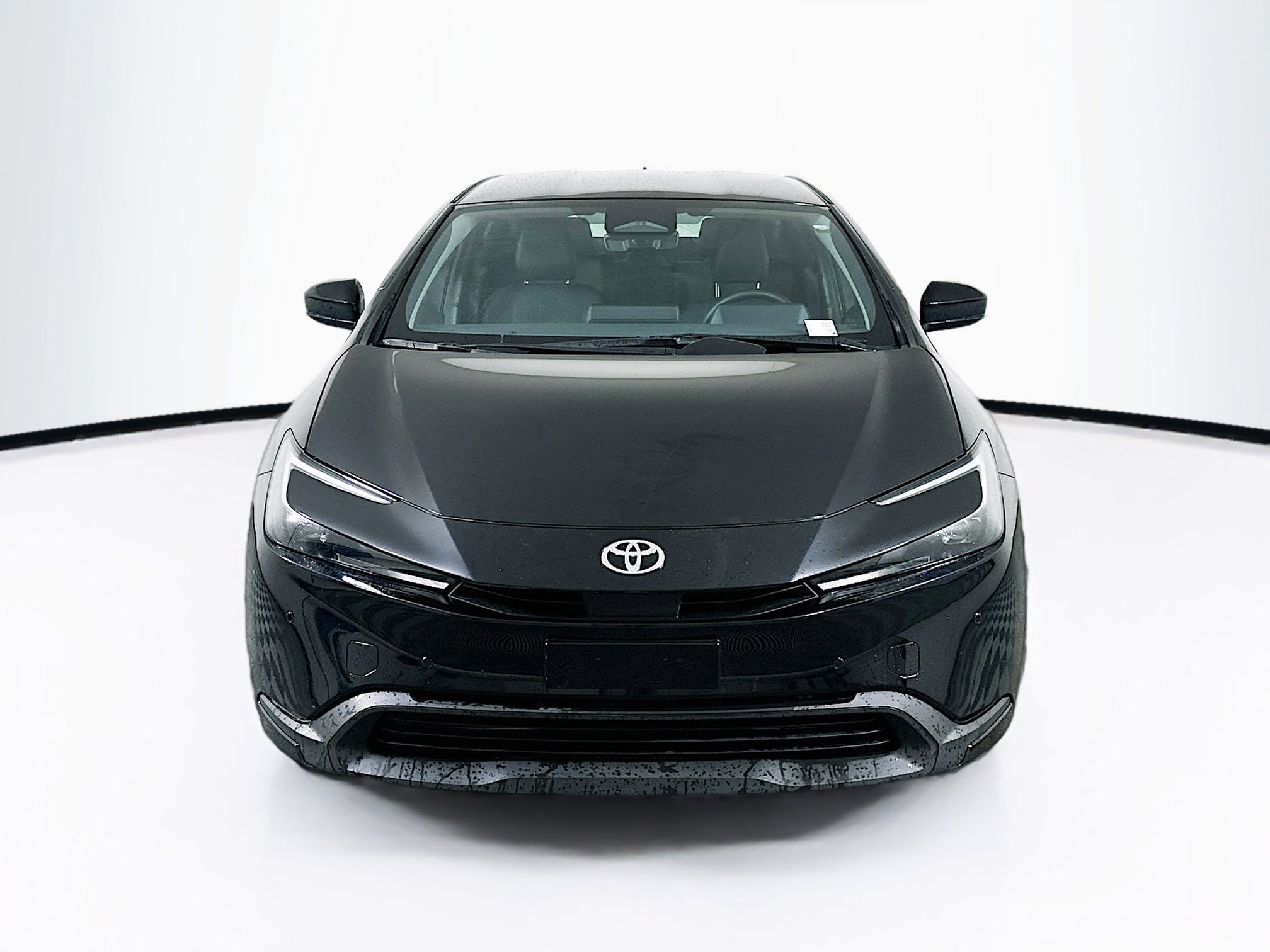 Used 2025 Toyota Prius LE FWD image 2